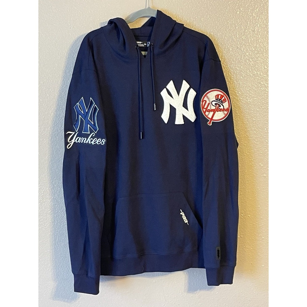Men's 3XL NWOT New York Yankees Navy Pro Standard Logo Pullover Hoodie